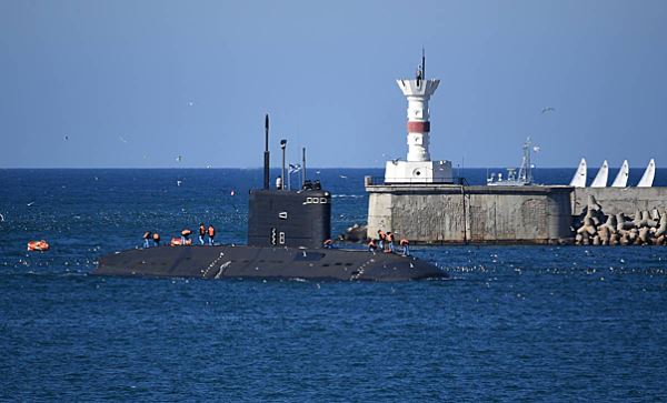 Экипаж яхты из Британии заподозрили в слежке за подлодками в Севастополе