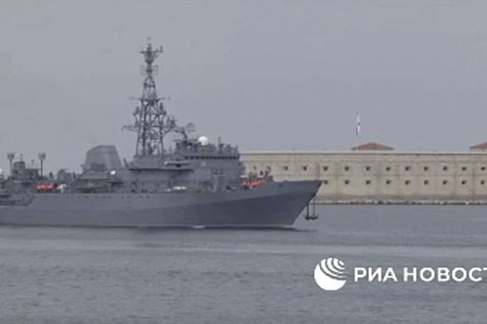 Опубликовано видео прибытия атакованного ВСУ корабля "Иван Хурс" в Севастополь