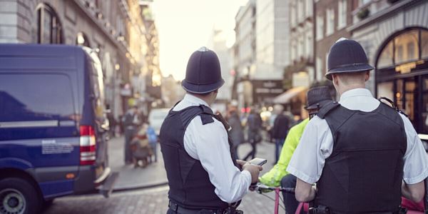 Полиция Лондона перестанет выезжать на вызовы к психбольным