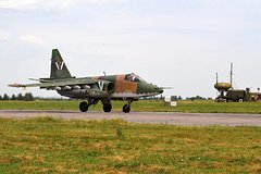 Российский летчик смог посадить атакованный украинским ПЗРК штурмовик Су-25