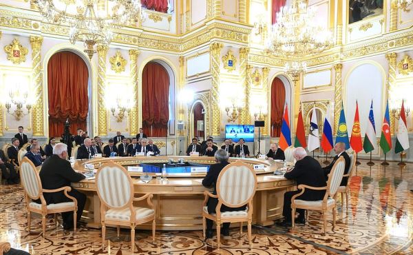 <br />
                                                В Большом Кремлёвском дворце состоялось заседание Высшего Евразийского экономического совета                                            