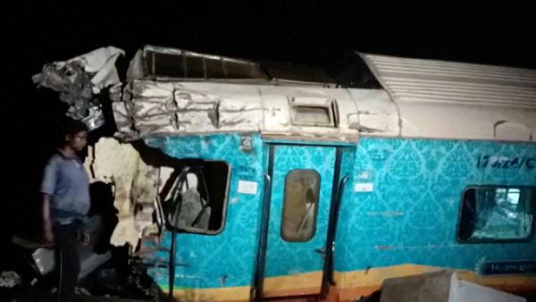 Минимум 70 человек погибли при столкновении поездов в Индии<br />
