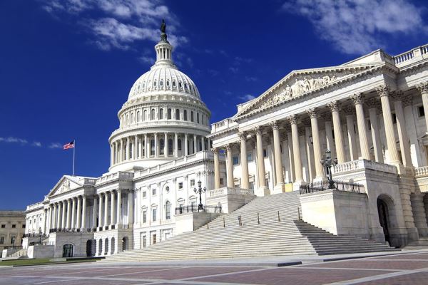 Сенат США принял законопроект о повышении потолка госдолга - Российская газета