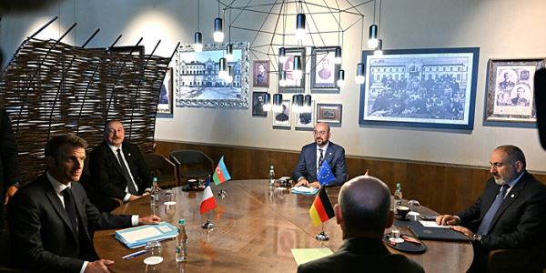 Встреча Алиева и Пашиняна началась в Кишиневе