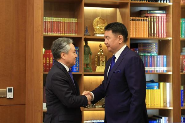 <br />
                                                Президент Монголии и глава МИД Киргизии обсудили вопросы развития сотрудничества                                            