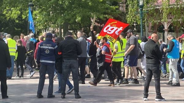Работники Диснейленда в пригороде Парижа устроили новую забастовку